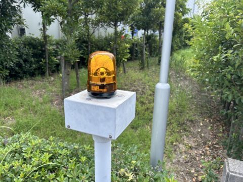 物流倉庫　パトライト交換作業